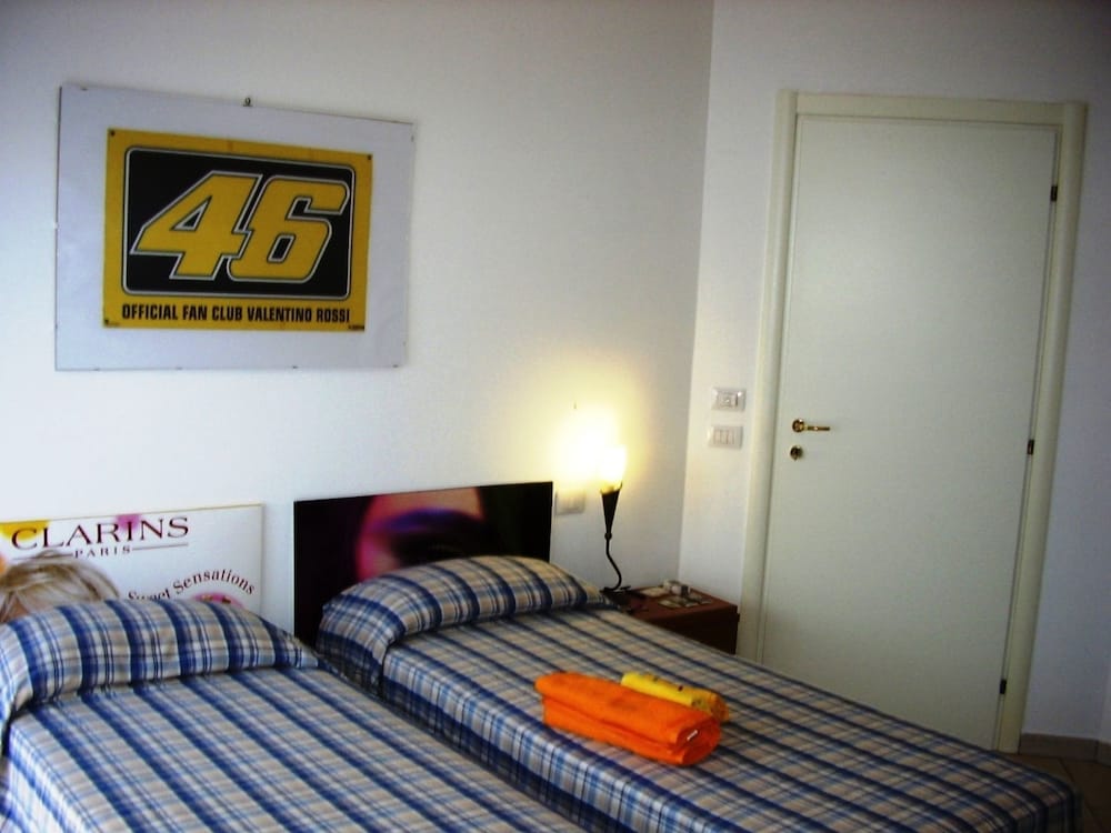 Double Or Twin Room, 1 Bedroom, Accessible, Shared Bathroom photo 3