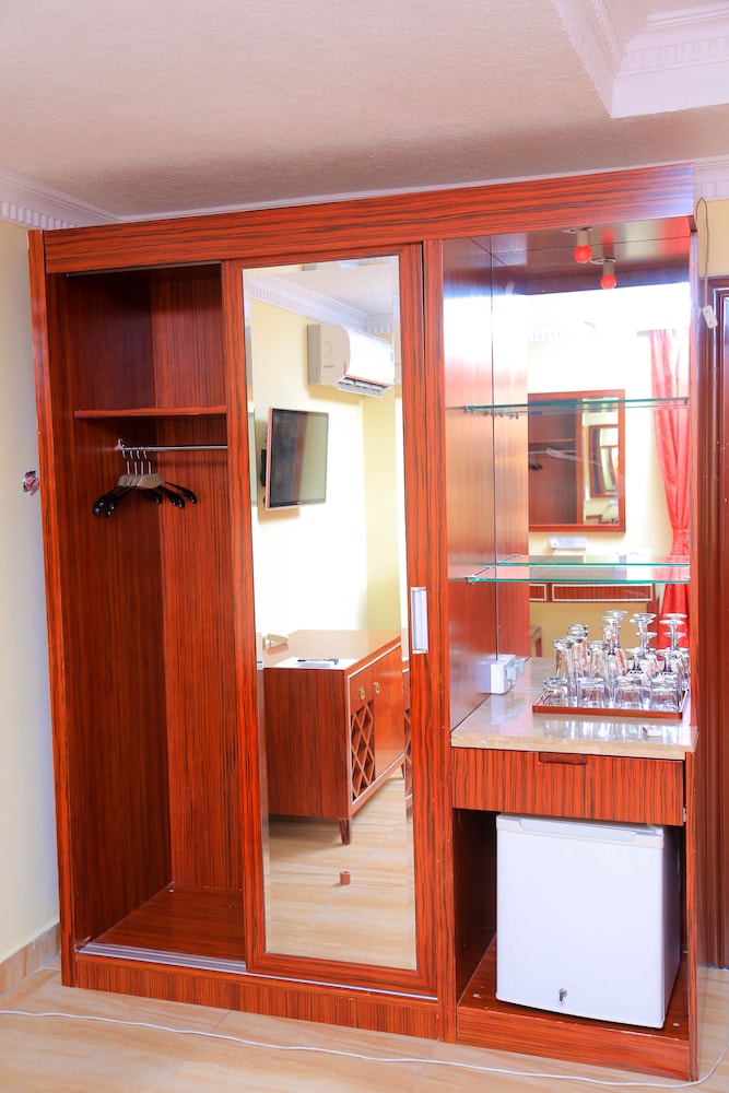 Grand Triple Room photo 2
