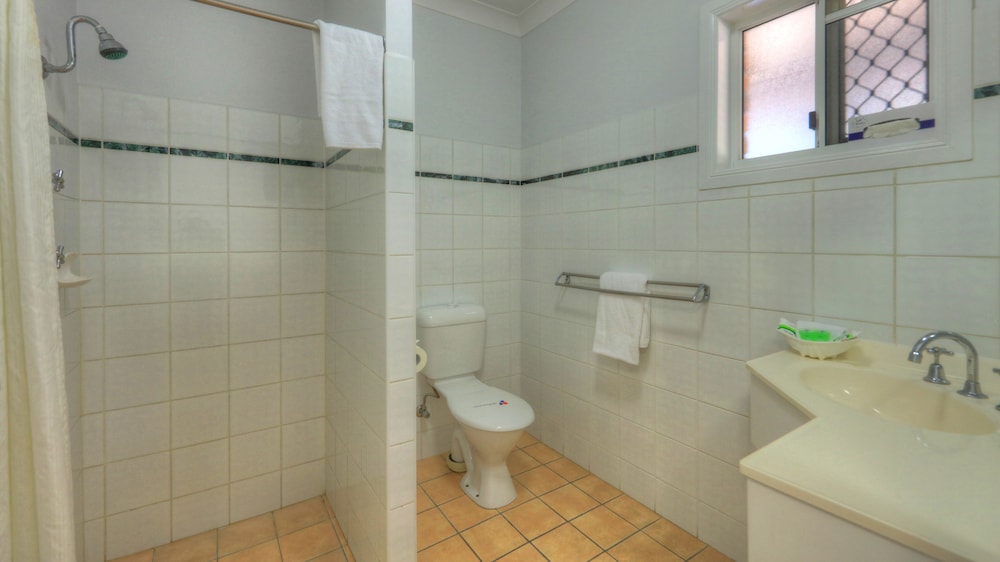 Standard Room, Non Smoking (Queen) photo 3