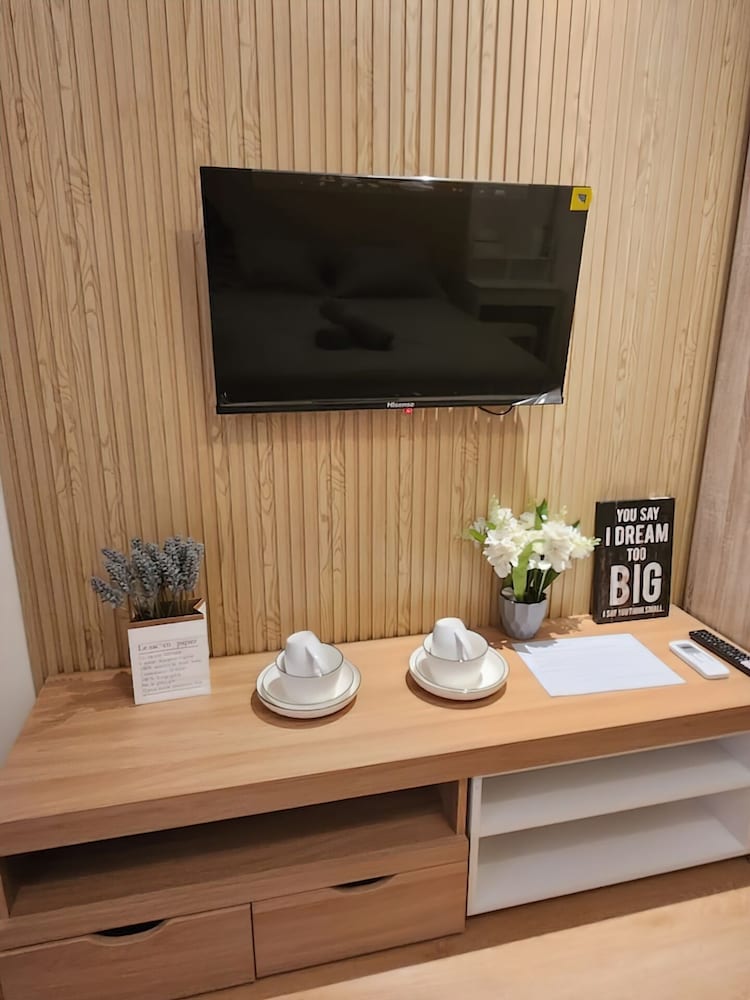 Standard Studio Suite, Balcony, Park View
