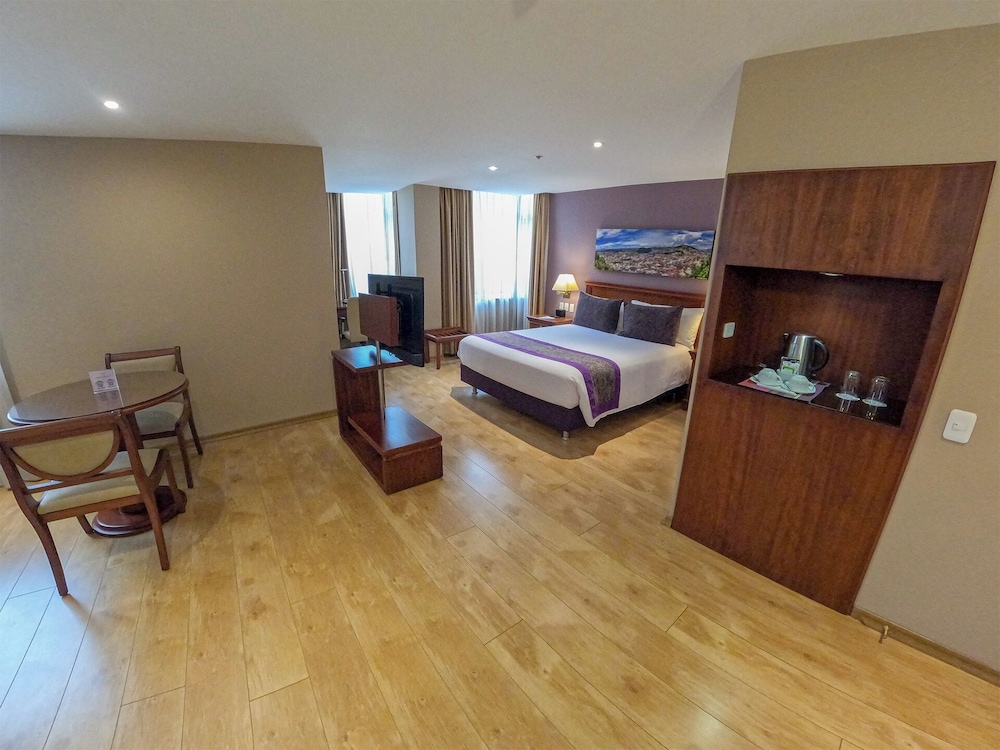 Executive Suite, 1 Queen Bed - Photo 10