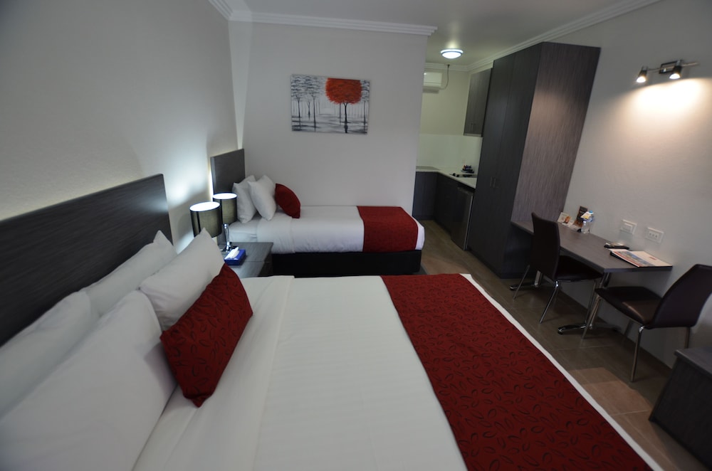 Executive Room, 1 King Bed, Kitchenette photo 3