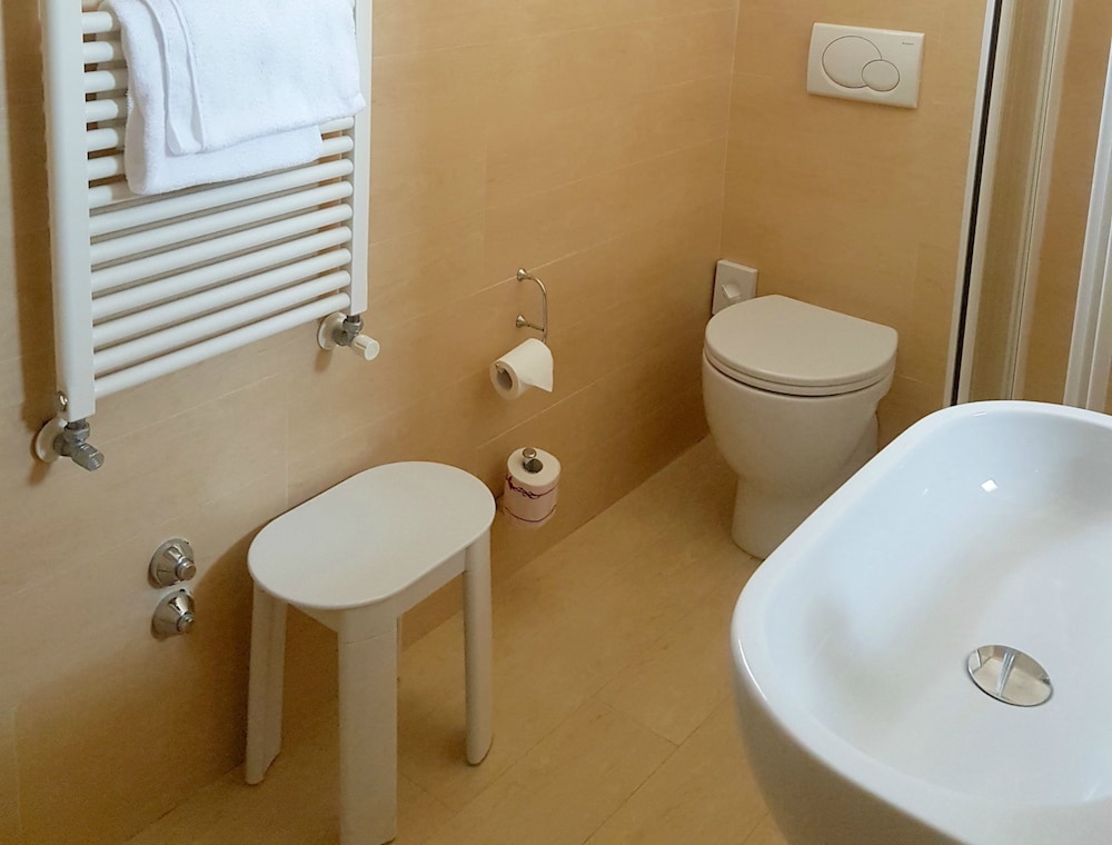 Comfort Single Room thumbnail 5