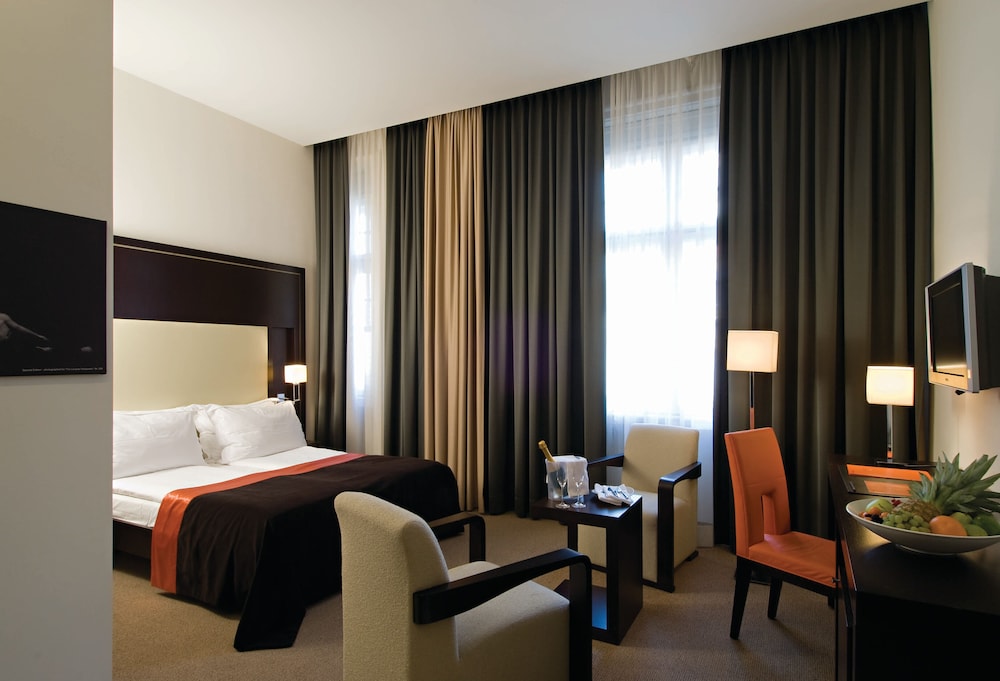 Deluxe Double Room, 1 Queen Bed photo 1