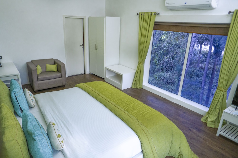 Executive Garden View Suite photo 2