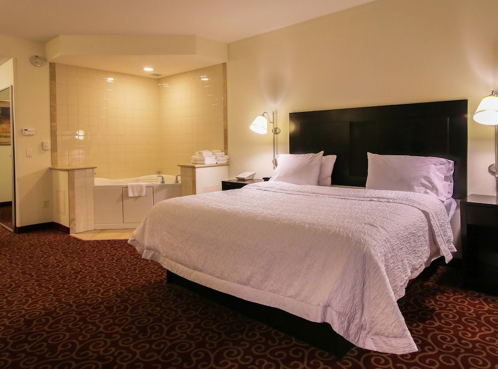 Studio, 1 King Bed, Non Smoking - Photo 1