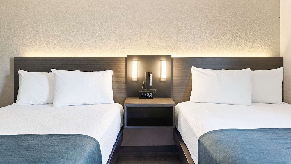 Standard Room, 2 Double Beds, Non Smoking, Kitchenette - Photo 3