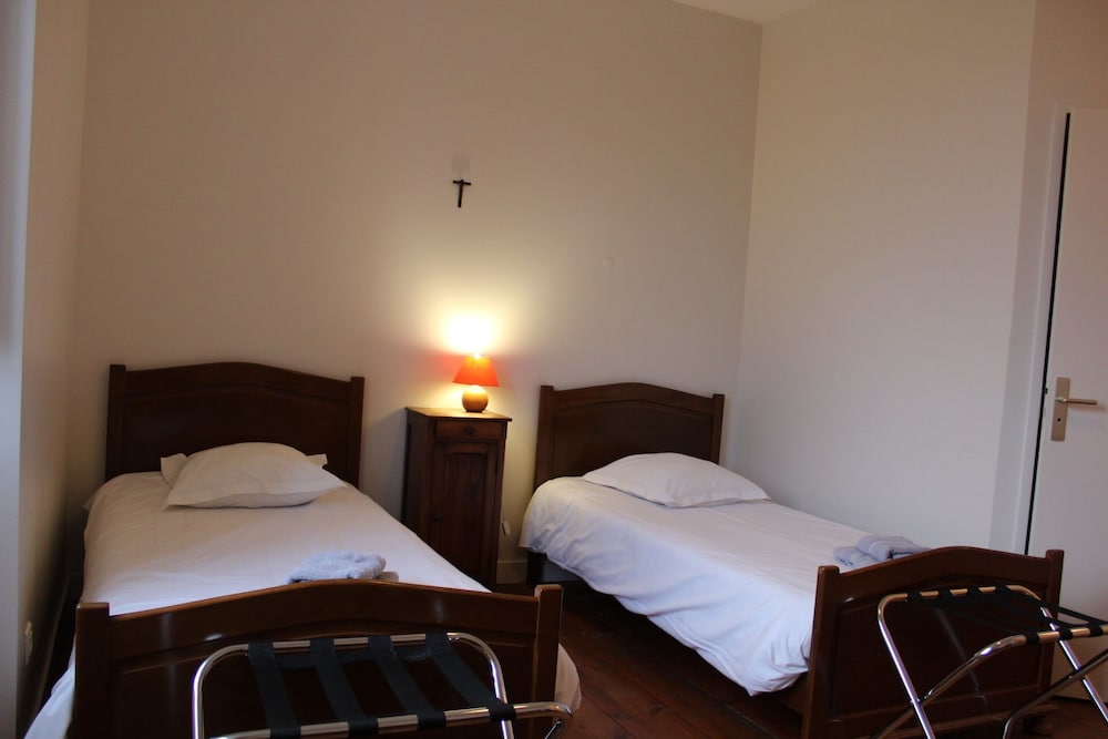 Double or Twin Room - Photo 3