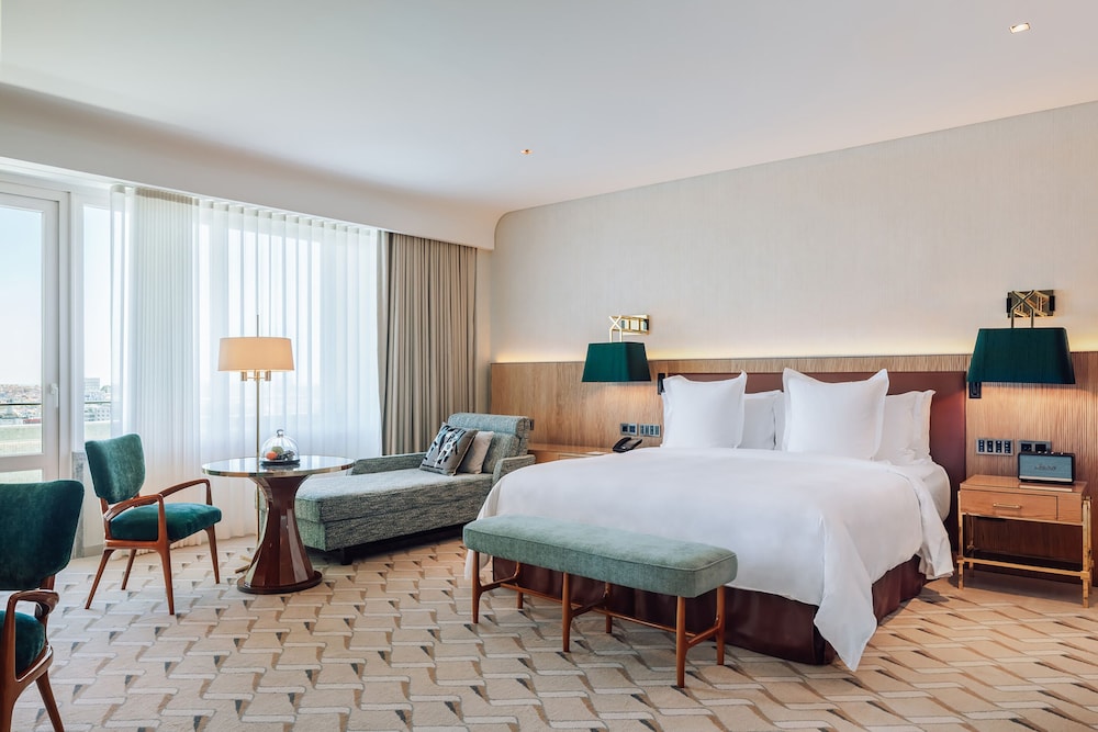 One Bedroom Deluxe Suite (Non Smoking)