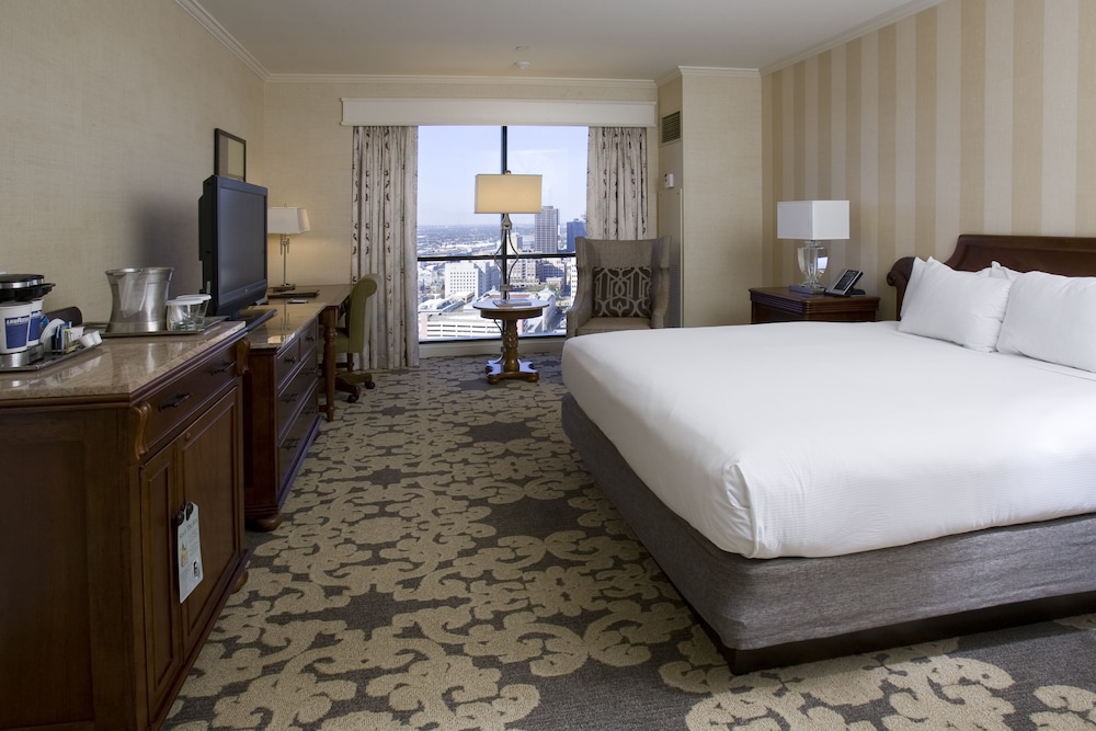 Room, 1 King Bed, Accessible, City View (Hearing) - Photo 2