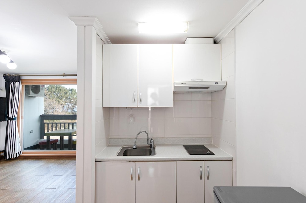 Basic Room, 1 Bedroom (Jasmine 202(Ocean View)) - Photo 10