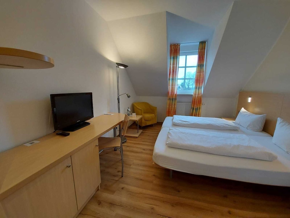 Classic Single Room, 2 Twin Beds, Non Smoking, Garden View