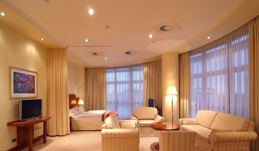 Deluxe Studio Suite photo 2