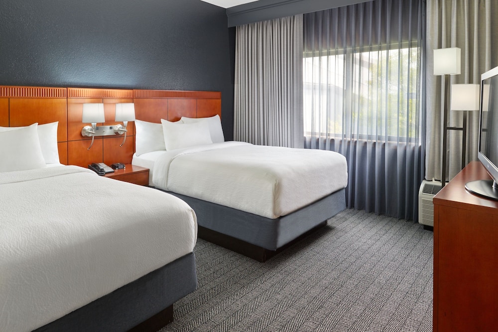 Suite, 2 Double Beds - Photo 9