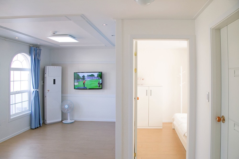 Family House, 1 Bedroom, Terrace, Lakeside (Rainbow Lake) photo 3