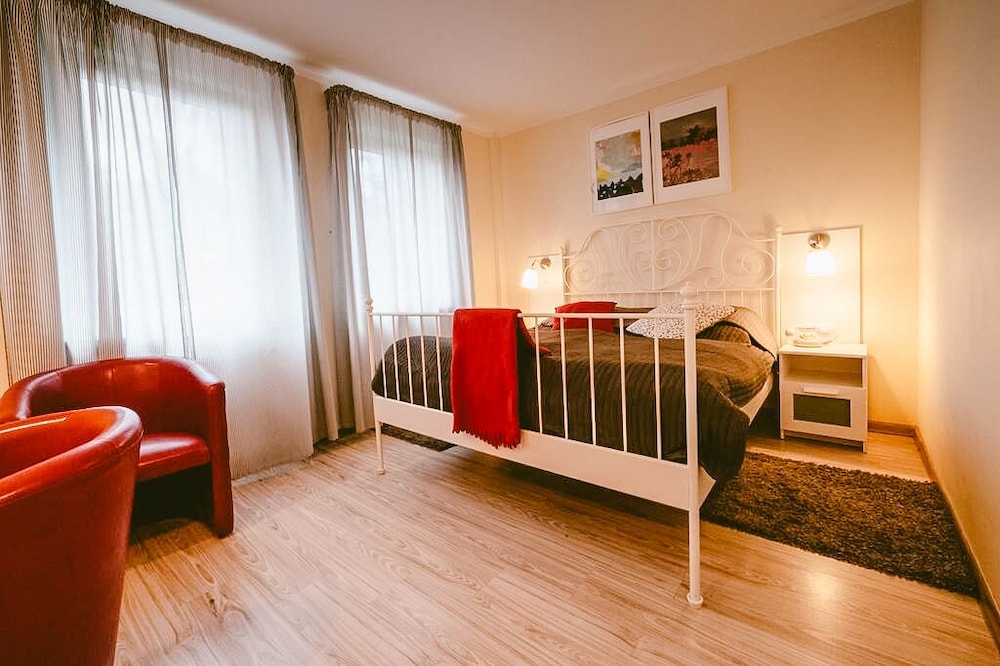 Double or Twin Room - Photo 4