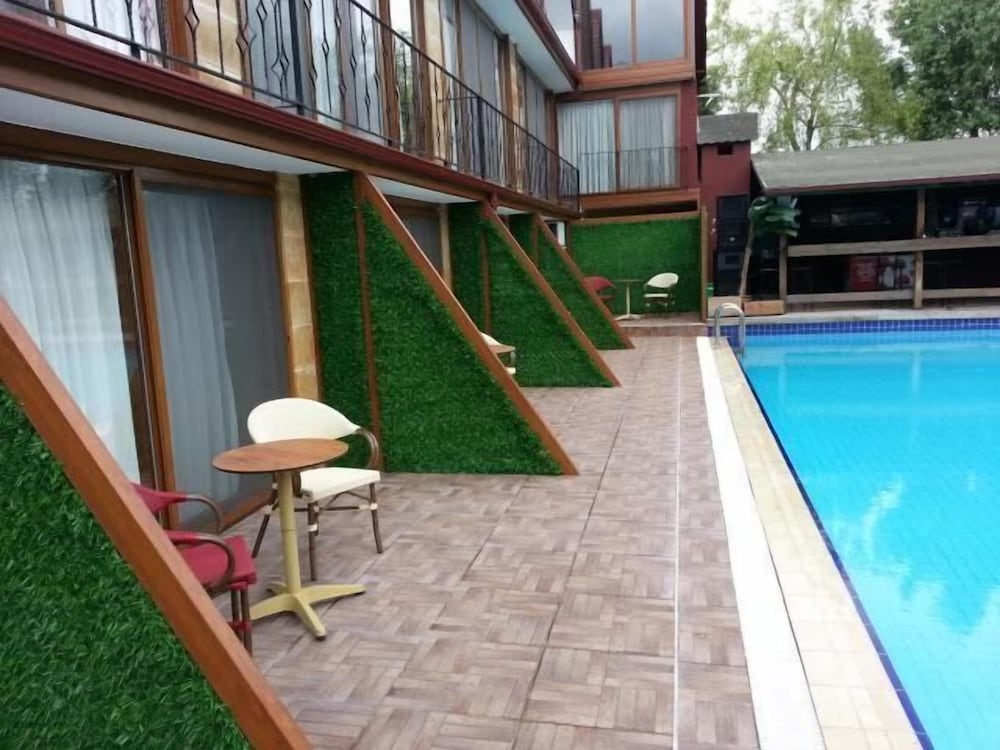 Deluxe Double Room, Pool Access photo 2