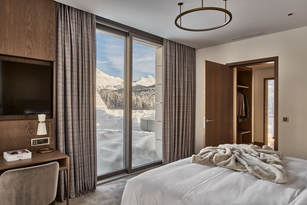 Grace 2-Bedroom Suite thumbnail 5