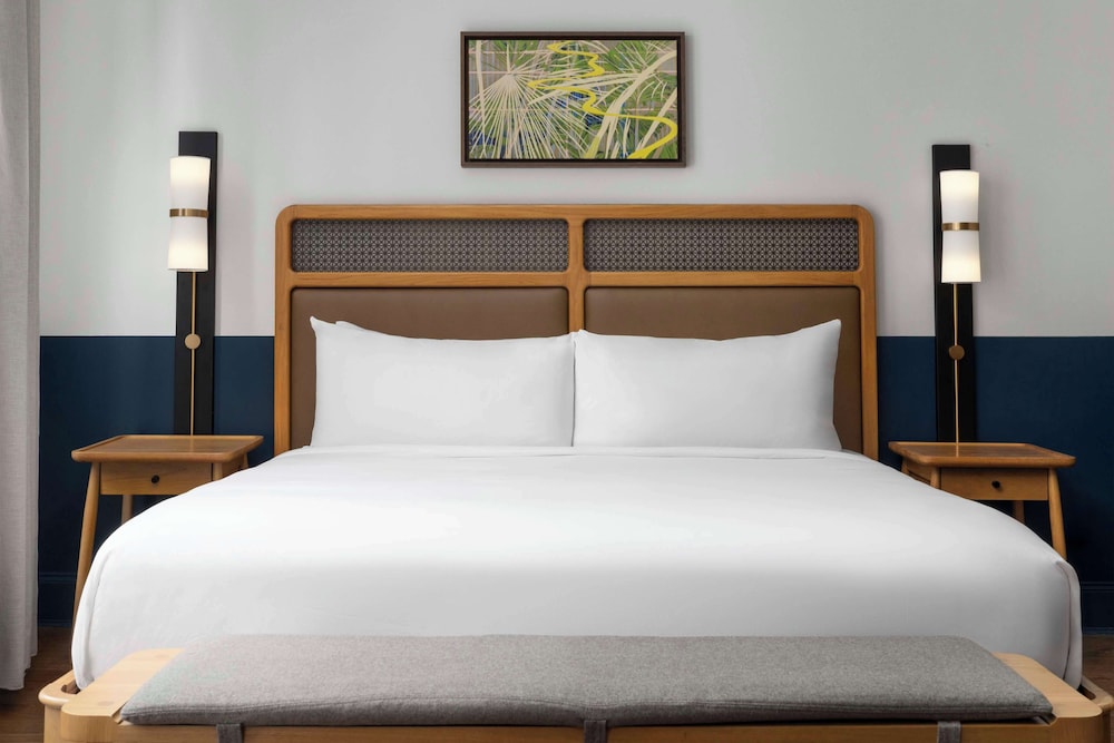 Deluxe Studio Suite, 1 King Bed, City View - Photo 7