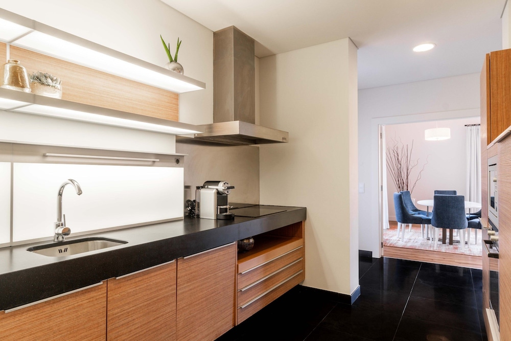 Panoramic Suite, 2 Bedrooms, Garden View (Balcony) thumbnail 6