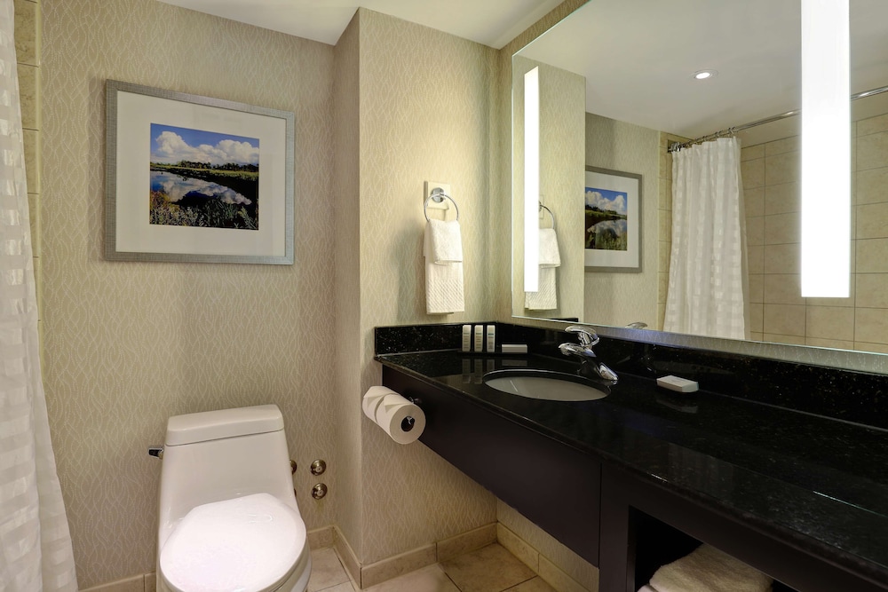 2 Queen Beds with Sofa Bed City View thumbnail 6