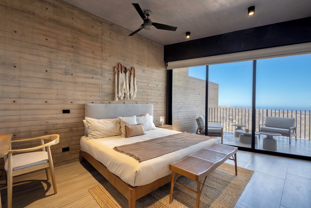 Luxury Apartment, 2 Bedrooms, Balcony, Ocean View