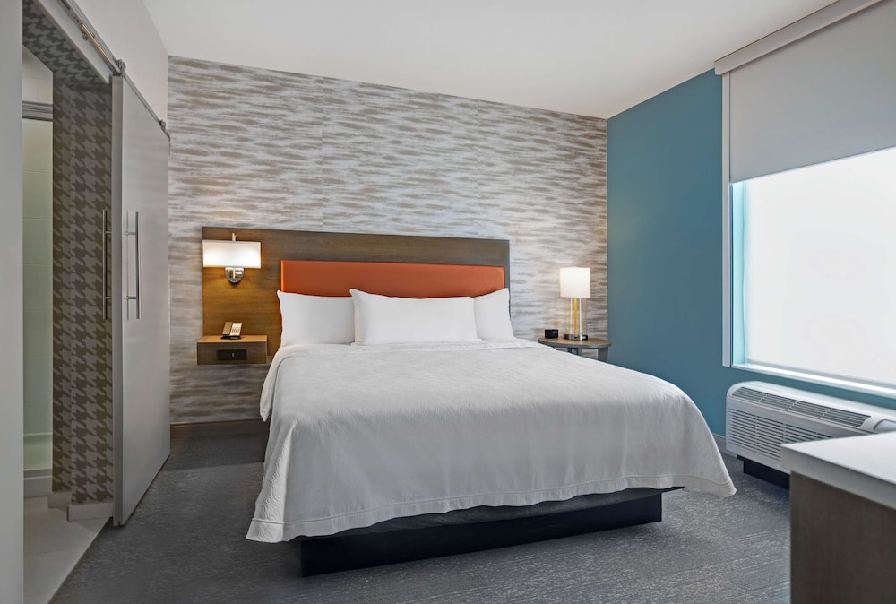 Suite, 1 King Bed, Accessible (Hearing) - Photo 2