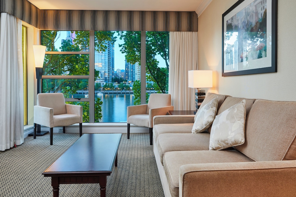 Superior Waterfront Room