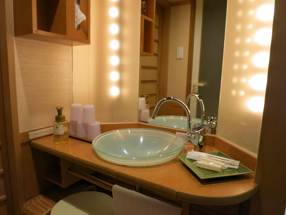 Japanese Style Room with Beds and Open-air Bath, River View photo 2