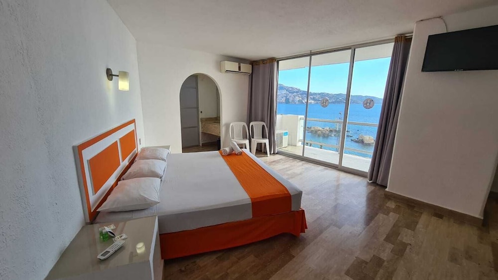 Standard Room, 1 King Bed, Ocean View photo 1