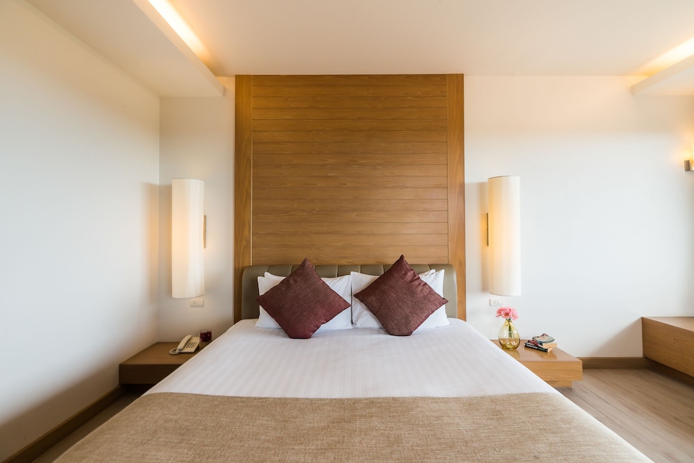 Deluxe Room King - Free Transfer to Hua Hin Beach photo 3
