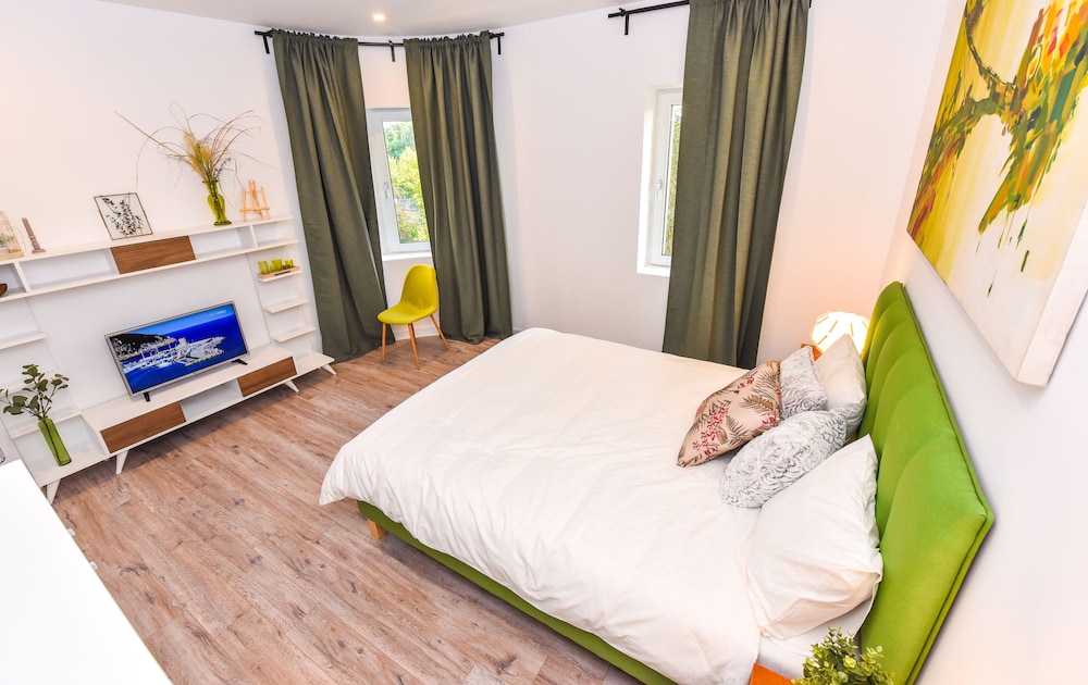 Deluxe Apartment, 2 Bedrooms, Balcony, River View photo 3
