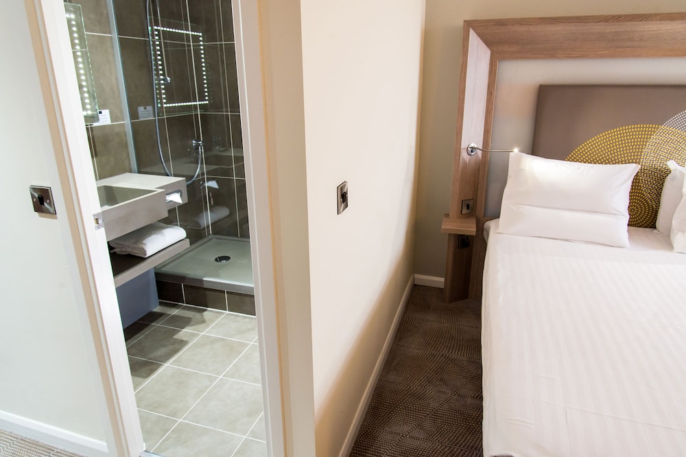 Superior Room, 1 Queen Bed (Premium) - Photo 9