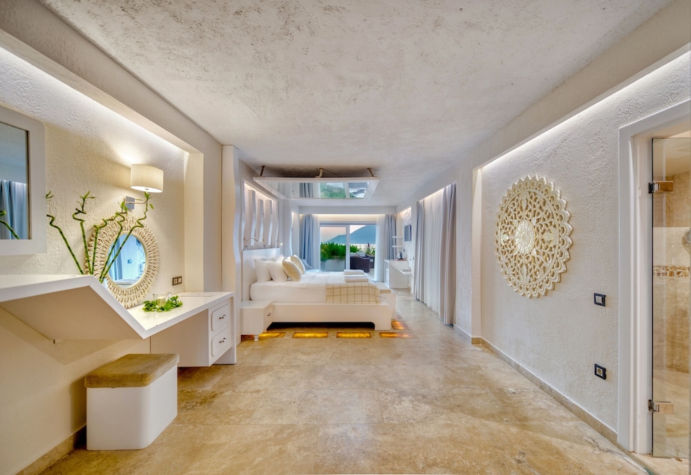 Signature Suite