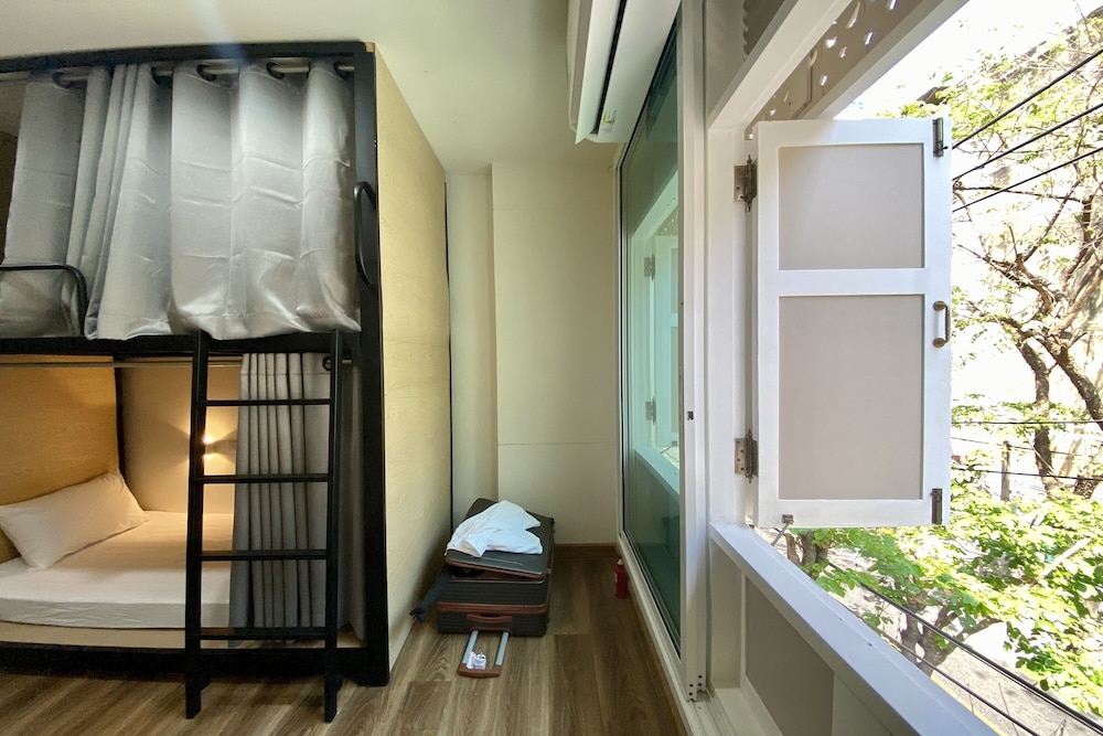 Upper bed in mixed dormitory photo 3