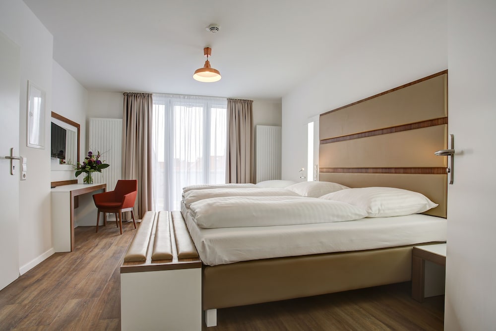 Triple Room (3)