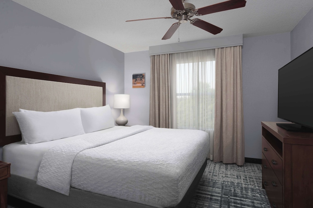 Room, 1 King Bed, Accessible, Bathtub - Photo 2