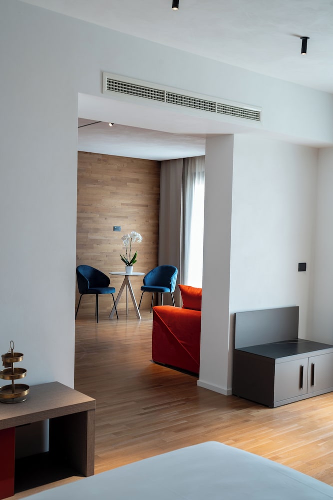 Superior Suite, 1 King Bed with Sofa bed, City View