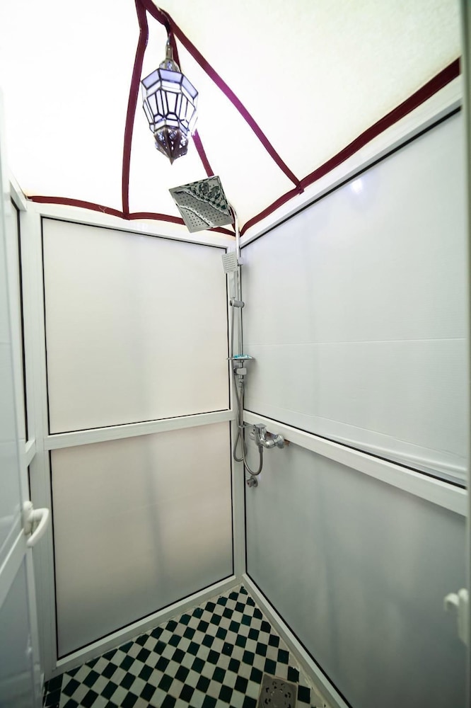 Deluxe Tent photo 3