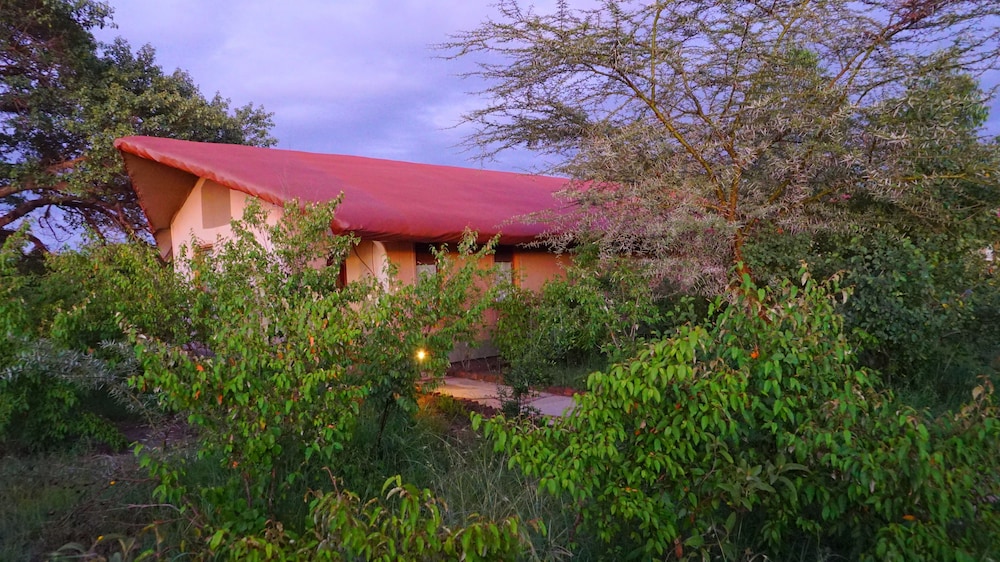 Deluxe Cottage, 1 King Bed, River View, Overwater photo 2