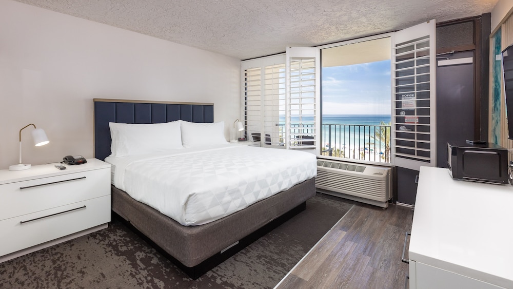 Standard Room, Multiple Beds, Oceanfront - Photo 6