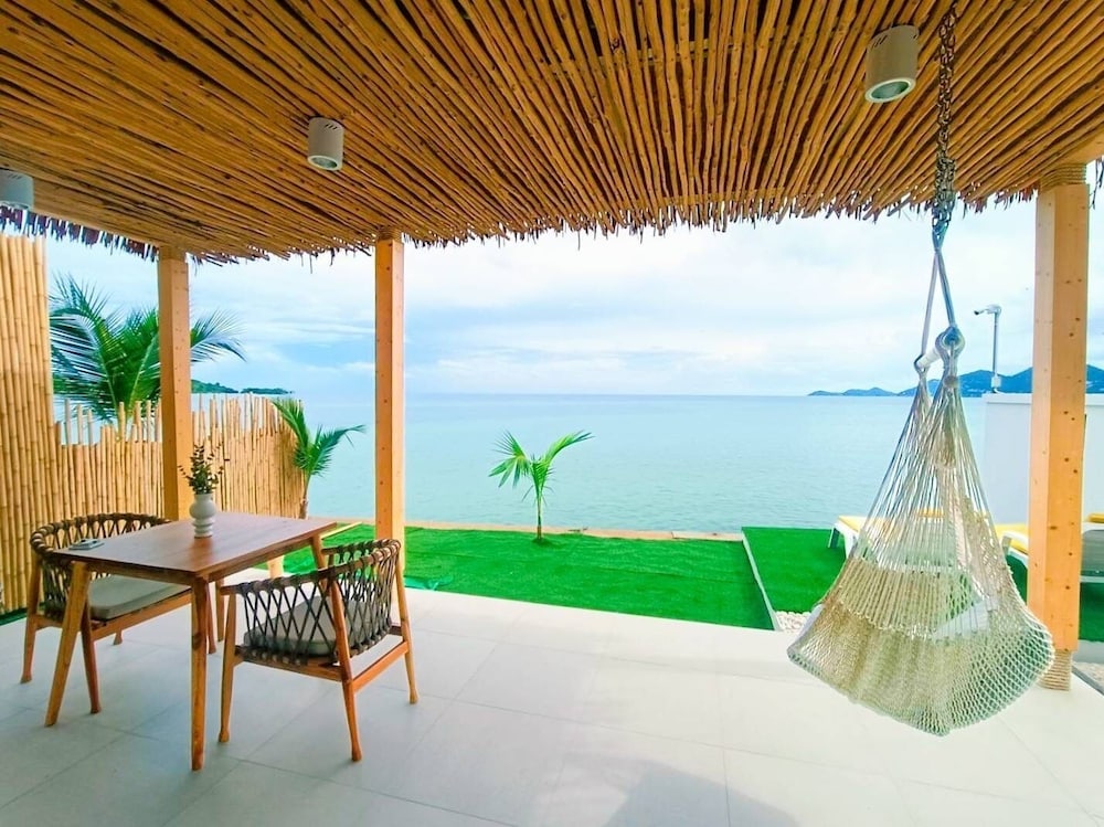 Grand Private Beachfront Villa - Photo 13