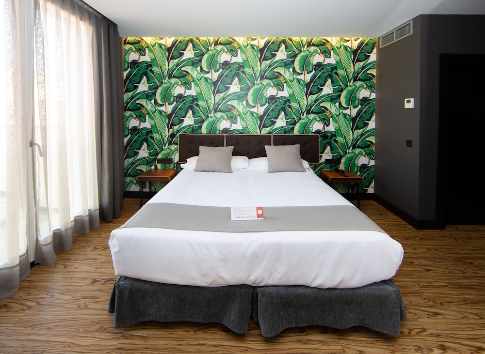 Superior Double Room, City View - Photo 11