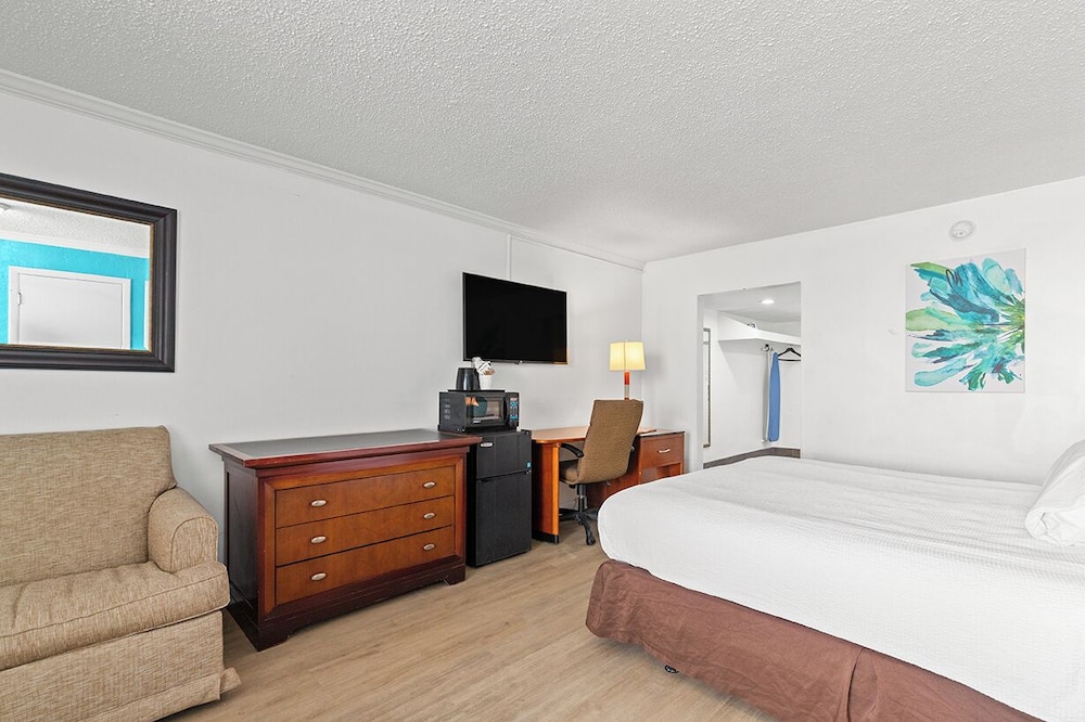 Standard Room, 1 King Bed with Sofa bed, Balcony, Beach View