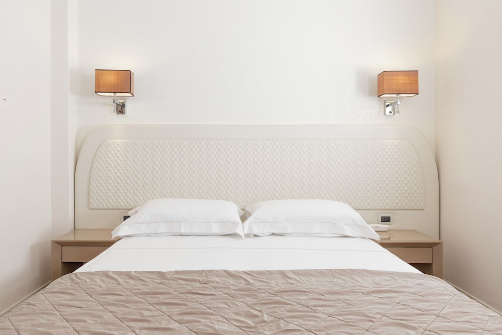 Superior Double or Twin Room, Partial Sea View