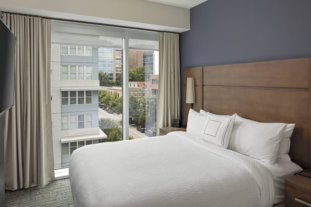 Suite, 2 Bedrooms, City View photo 3