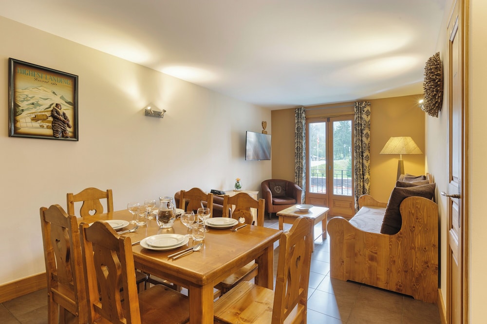 Family Apartment, Multiple Bedrooms (Vallorcine Balme 01 Ski In Ski Out) Family Apartment, Multiple Bedrooms (Vallorcine Balme 01 Ski In Ski Out)