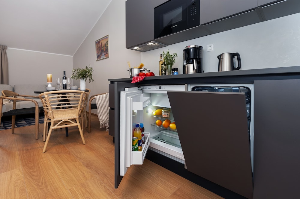 Deluxe Apartment, 1 Bedroom, Terrace - Photo 2
