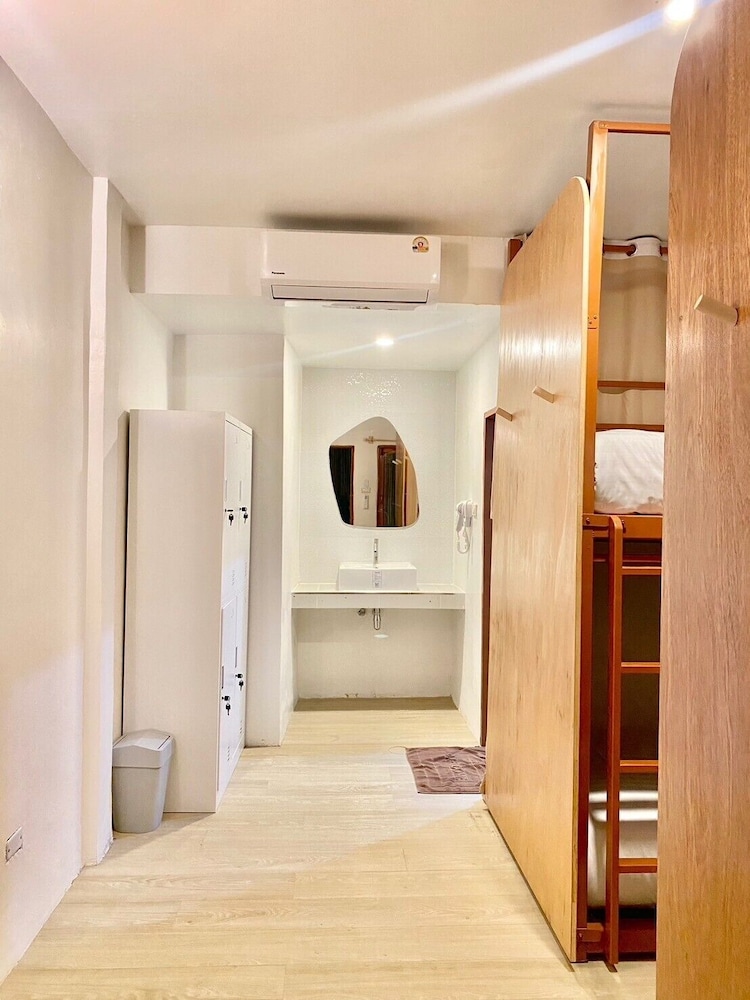 Female dorm 4 beds