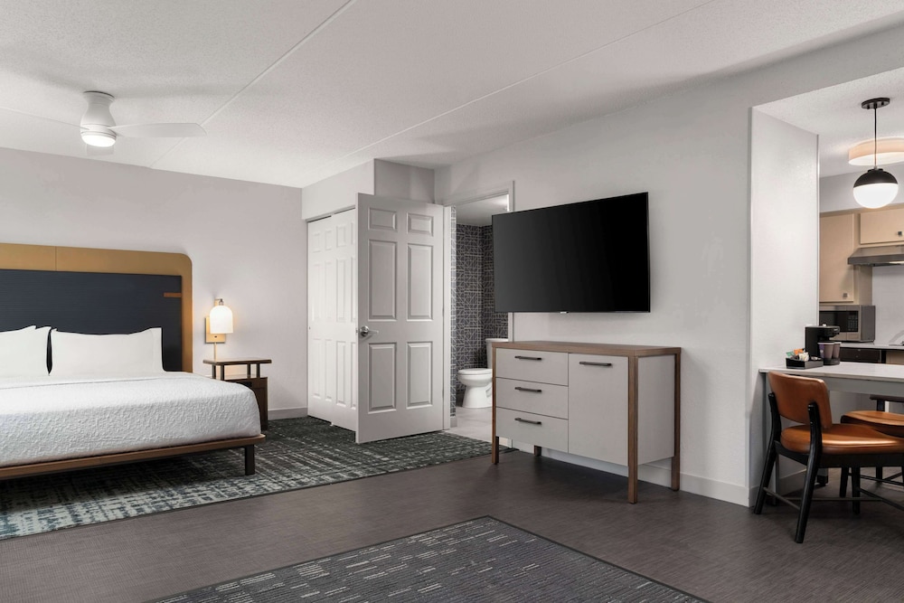 Classic Suite, 1 Bedroom, Accessible, Bathtub (Mobility & Hearing) photo 2